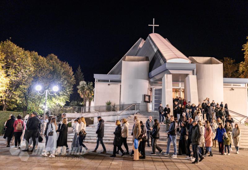 Mostar: Vjernici molitvom i procesijom odali počast ubijenim djevojčicama