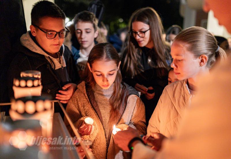 Mostar: Vjernici molitvom i procesijom odali počast ubijenim djevojčicama