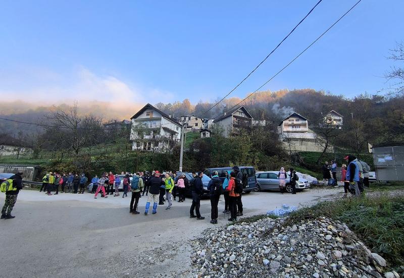 Humanitarna tura za pomoć stradalima u poplavama i klizištima - FOTO | 80 planinara sudjelovalo u humanitarnoj turi za pomoć stradalima u poplavama i klizištima