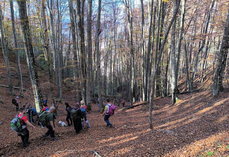 Humanitarna tura za pomoć stradalima u poplavama i klizištima - FOTO | 80 planinara sudjelovalo u humanitarnoj turi za pomoć stradalima u poplavama i klizištima