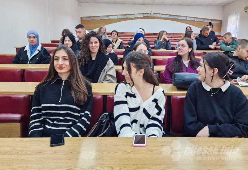 Mostar: Studenti pitali diplomatu