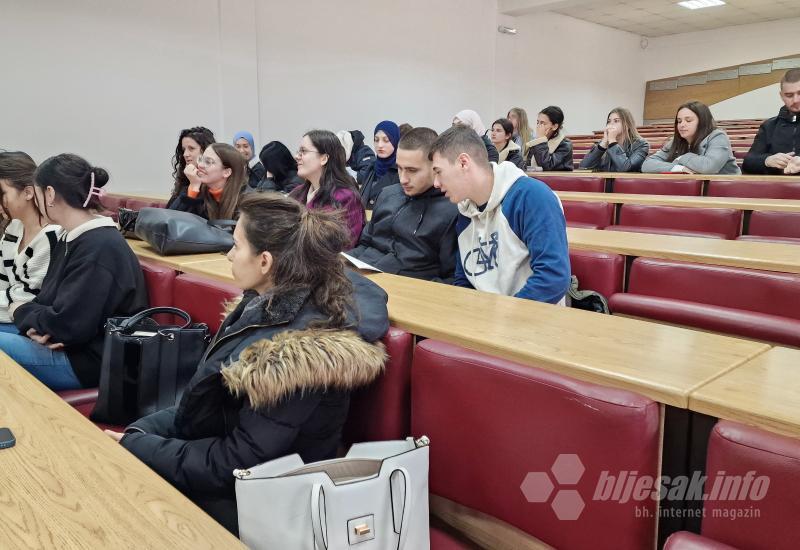 Mostar: Studenti pitali diplomatu