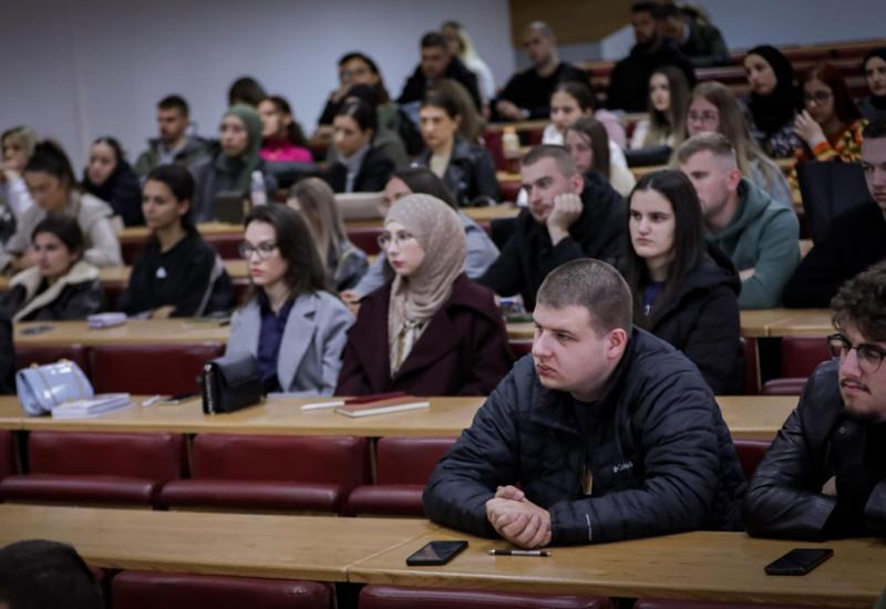 Studenti pitali diplomatu - Mostar: Studenti pitali diplomatu