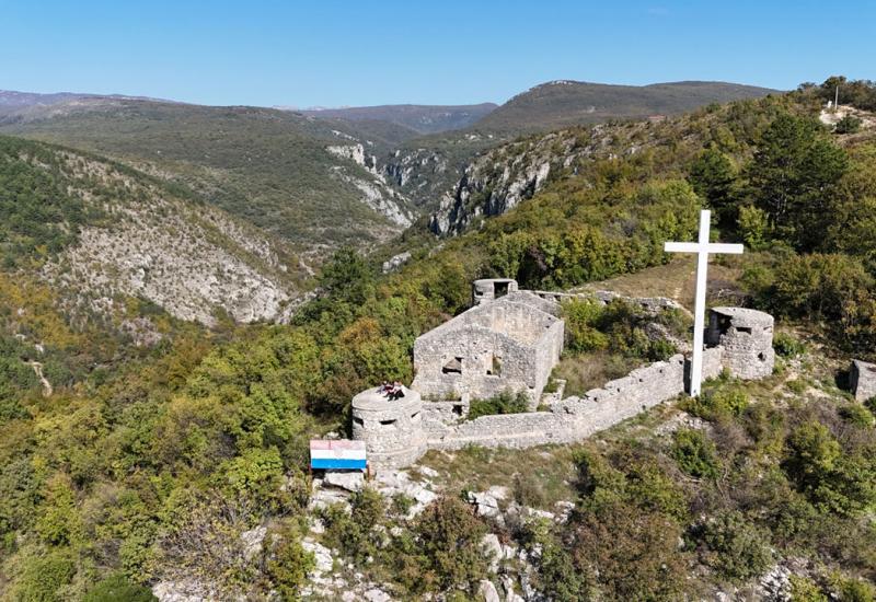 Aktivisti rade na 'oživljavanju' bunkera na Ćavarovom brdu