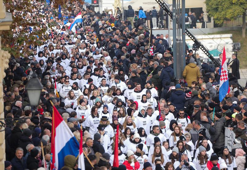 Vukovar: Deseci tisuća ljudi u koloni sjećanja