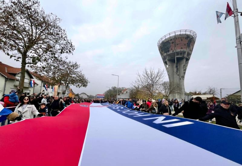 Nadbiskup iz Vukovara: Hrvati nisu agresori, nego žrtve; nisu napadači, nego branitelji