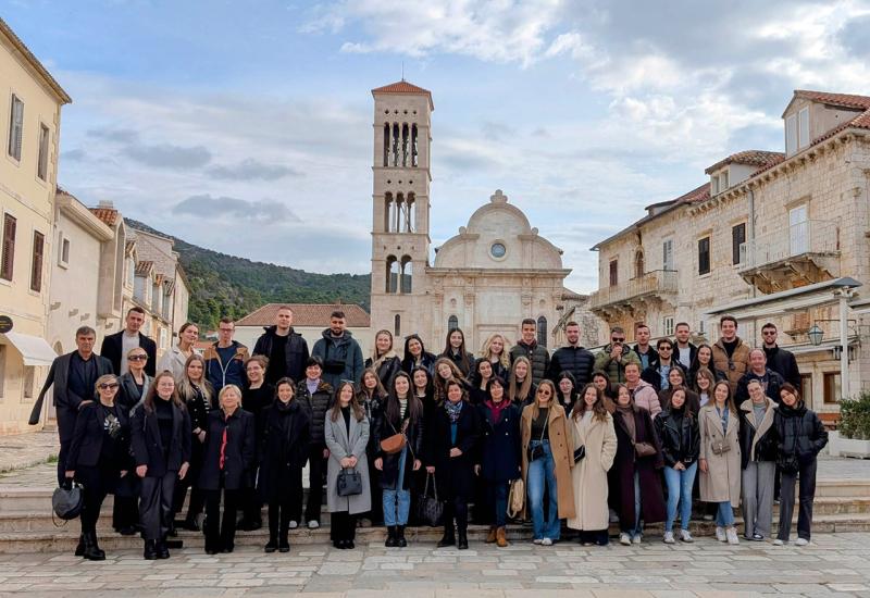  Akademski zbor Pro Musica iz Mostara gostovao u Hvaru i Zadru - Pro Musica u Hvaru i Zadru: Glasovi Mostara za žrtve Vukovara