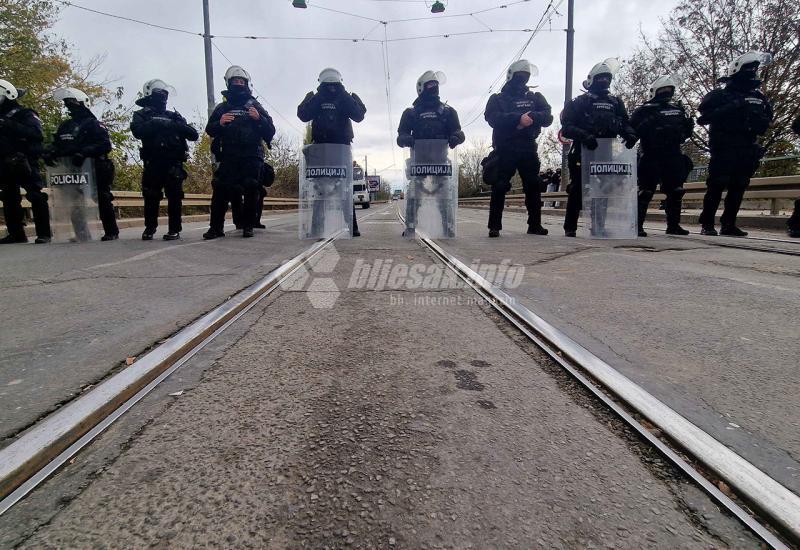 Bljesak iz Beograda: Protesti zbog rušenja Starog savskog mosta, uhićenja i sukobi s policijom