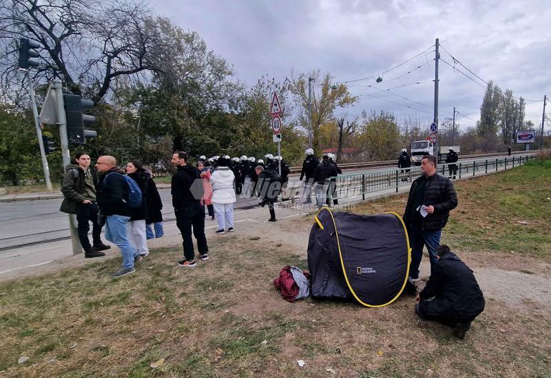 Bljesak iz Beograda: Protesti zbog rušenja Starog savskog mosta, uhićenja i sukobi s policijom