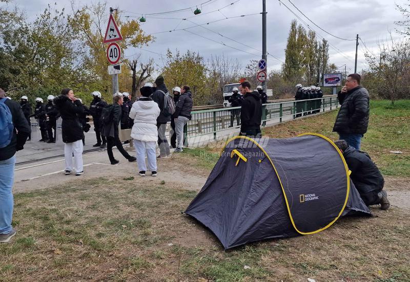 Bljesak iz Beograda: Protesti zbog rušenja Starog savskog mosta, uhićenja i sukobi s policijom