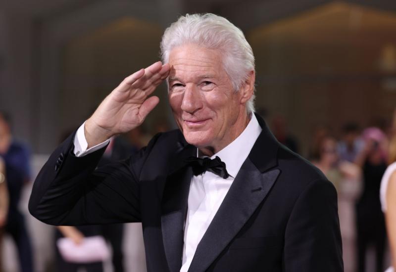 Richard Gere s obitelji napušta SAD 