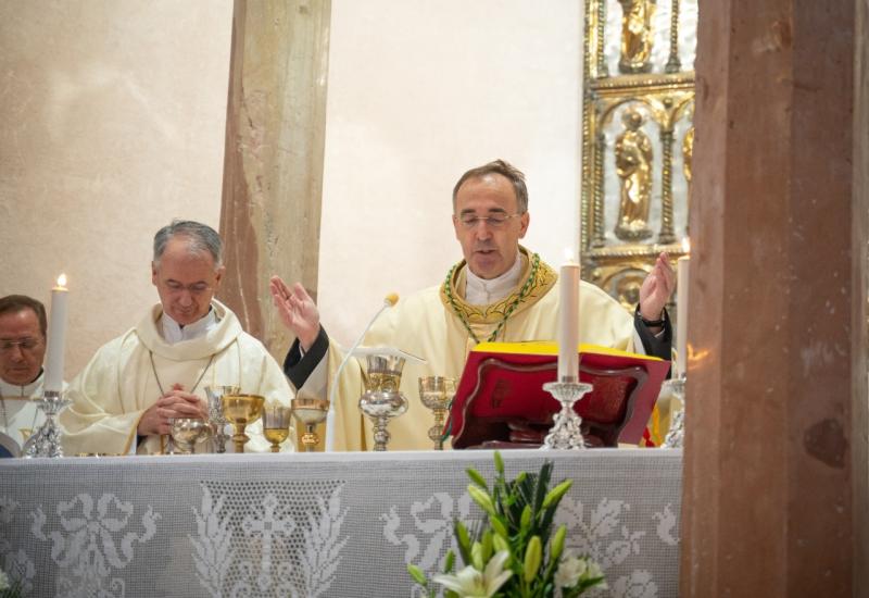 Biskupsko ređenje mons. Mladena Vukšića - Čović i Krišto na biskupskom ređenju mons. Mladena Vukšića: 