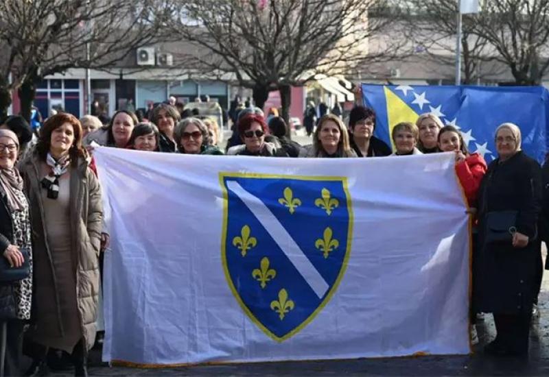 Podnesena prijava protiv policajca MUP-a RS nakon incidenta sa zastavom u Banja Luci