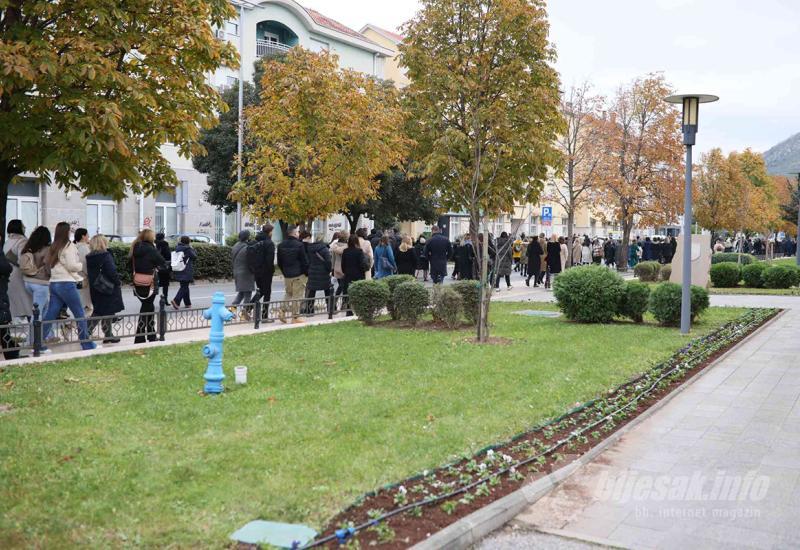 Najmasovniji prosvjed prosvjetara u HNŽ - Peti put smo ovdje, borimo se za našu djecu a ne sebe