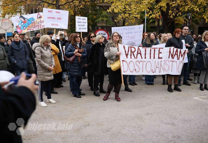 Prosvjetari HNŽ prosvjeduju u Mostaru - Prosvjed prosvjetara u HNŽ - 