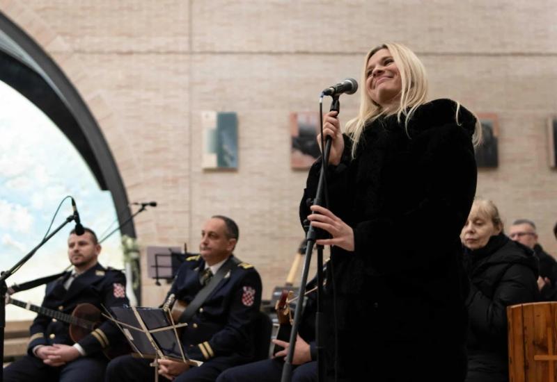 Otpjevala Thompsonovu 'Ako ne znaš šta je bilo' pa 'zaradila' tisuće lajkova 