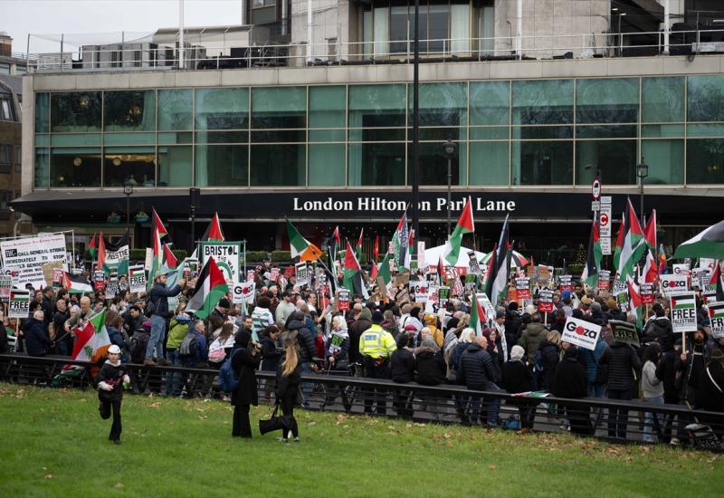 Tisuće ljudi marširalo za Palestinu u Londonu - London: Tisuće ljudi marširalo za Palestinu, traže okončanje izraelskog genocida u Gazi