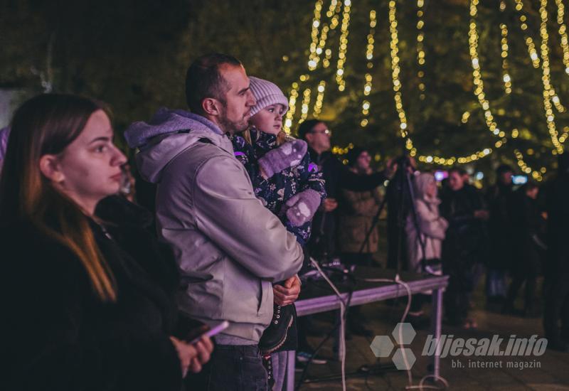 Počeo Advent u Mostaru - Zapaljena prva adventska svijeća