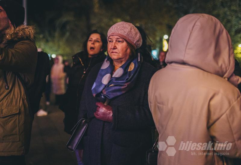 Počeo Advent u Mostaru - Zapaljena prva adventska svijeća