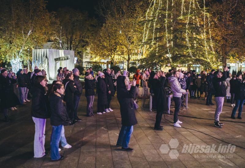 Počeo Advent u Mostaru - Zapaljena prva adventska svijeća