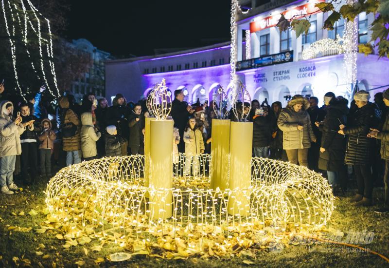 Počeo Advent u Mostaru - Zapaljena prva adventska svijeća