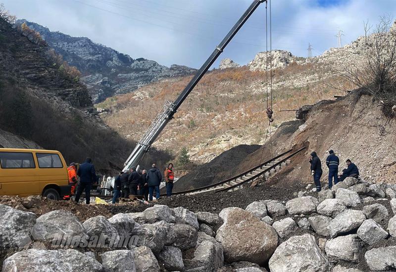 Radovi na sanaciji pruge u Komadinovom vrelu - Izvode se radovi na sanaciji i rekonstrukciji željezničke pruge na lokalitetu Komadinovo vrelo