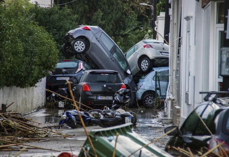 Oluja u Grčkoj uništila ceste, mostove, a ima i mrtvih