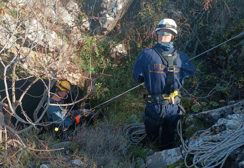 Iz jame kod Ljubuškog uklonjen i uništen arsenal oružja i streljiva