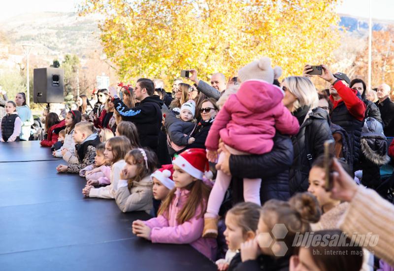 Glazbena bajka Djeda Mraza u Mostaru - FOTO Glazbena bajka Djeda Mraza u Mostaru