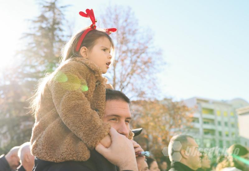 Glazbena bajka Djeda Mraza u Mostaru - FOTO Glazbena bajka Djeda Mraza u Mostaru