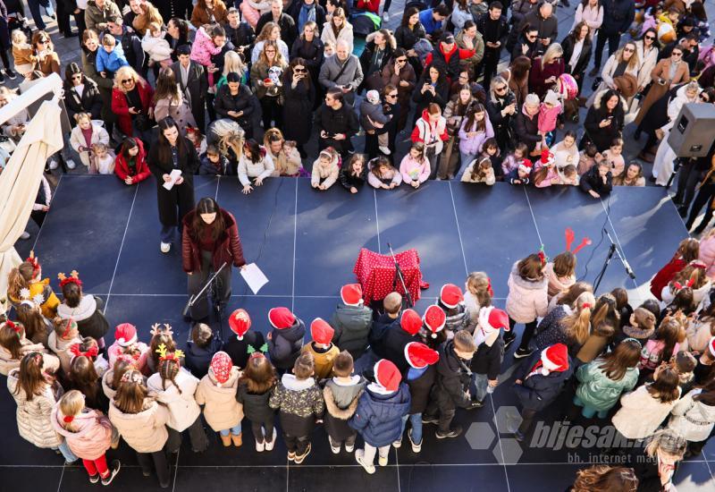 FOTO Glazbena bajka Djeda Mraza u Mostaru