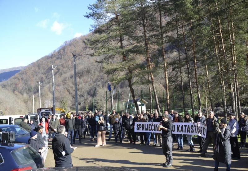 Prosvjed u Konjicu protiv minihidroelektrane - Kraljuštici nije mjesto u cijevima