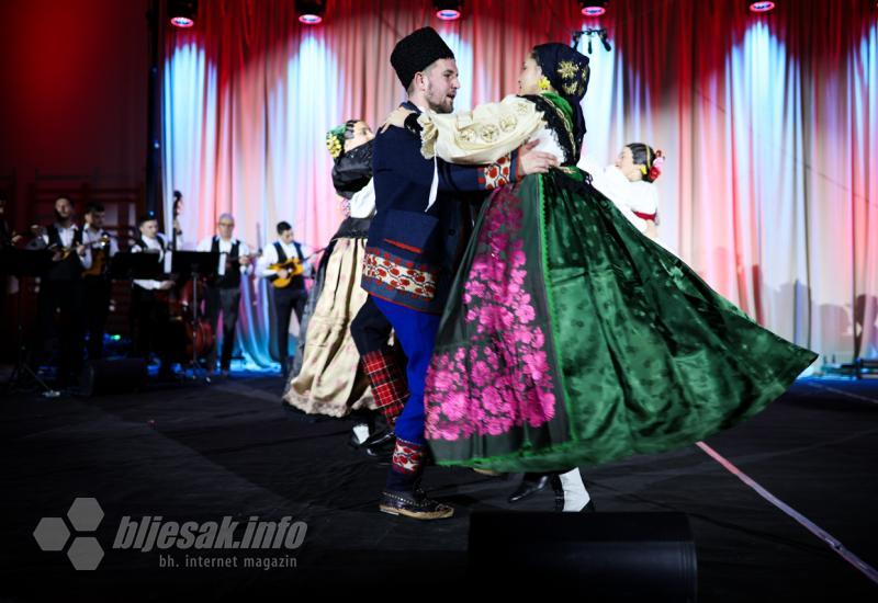 FOTO GALERIJA | Koncert Blago naše - 'ponosni na tradiciju koja se prenosi s koljena na koljeno'