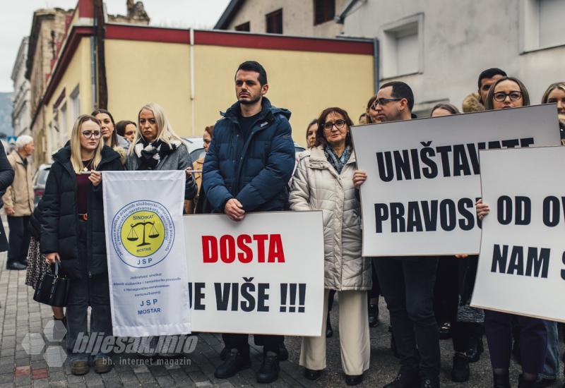 ''Od ove plaće nam se plače'' - štrajk sindikata državnih službenika i namještenika pravosuđa