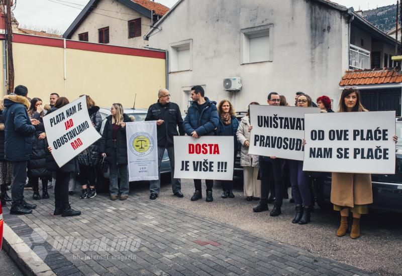 ''Od ove plaće nam se plače'' - štrajk sindikata državnih službenika i namještenika pravosuđa