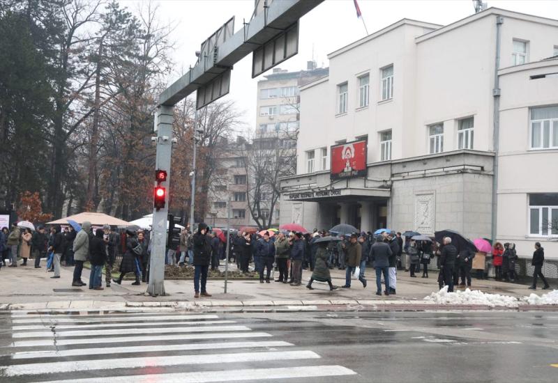 Prosvjed kod zgrade Narodne skupštine RS-a - Prosvjed kod zgrade Narodne skupštine RS-a - 
