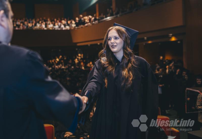 FOTO | Svečano promovirana 322 diplomanda Filozofskog fakulteta SUM-a