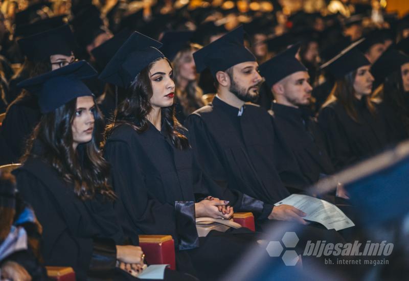 FOTO | Svečano promovirana 322 diplomanda Filozofskog fakulteta SUM-a