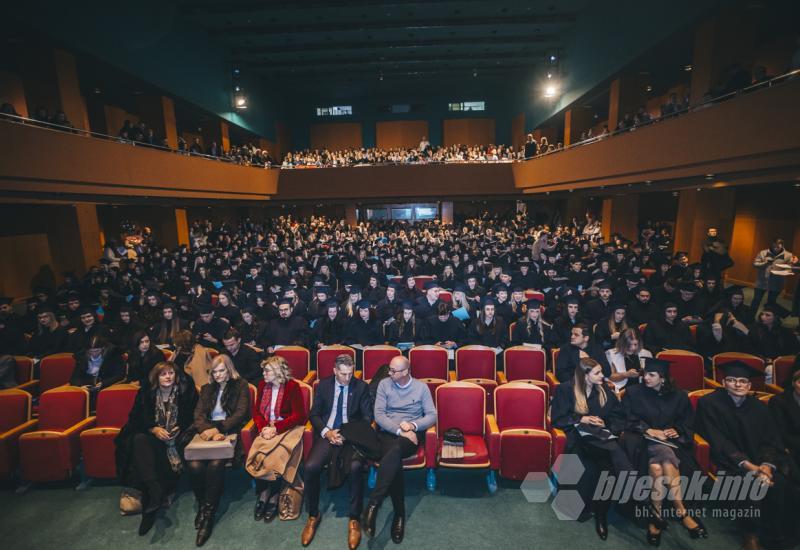 FOTO | Svečano promovirana 322 diplomanda Filozofskog fakulteta SUM-a