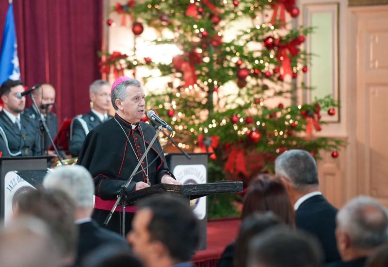 Božićni koncert: Poruke nade i solidarnosti iz svečane dvorane Doma Oružanih snaga - Sloboda prestaje tamo gdje počinje tuđa: Nadbiskup Vukšić na božićnom koncertu u Sarajevu