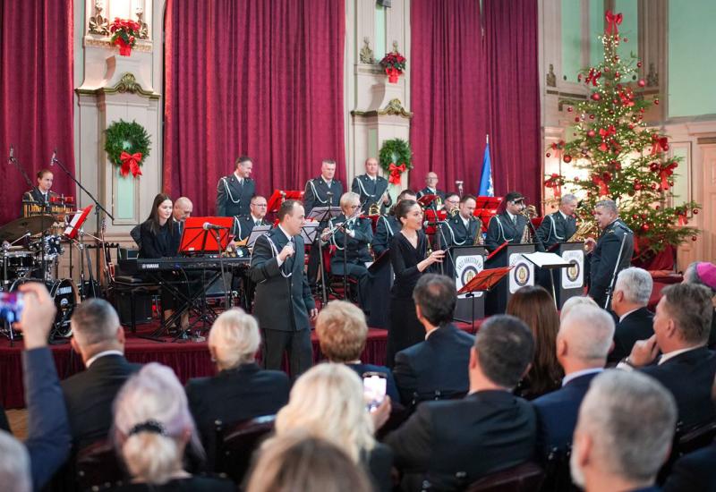 Božićni koncert: Poruke nade i solidarnosti iz svečane dvorane Doma Oružanih snaga - Sloboda prestaje tamo gdje počinje tuđa: Nadbiskup Vukšić na božićnom koncertu u Sarajevu