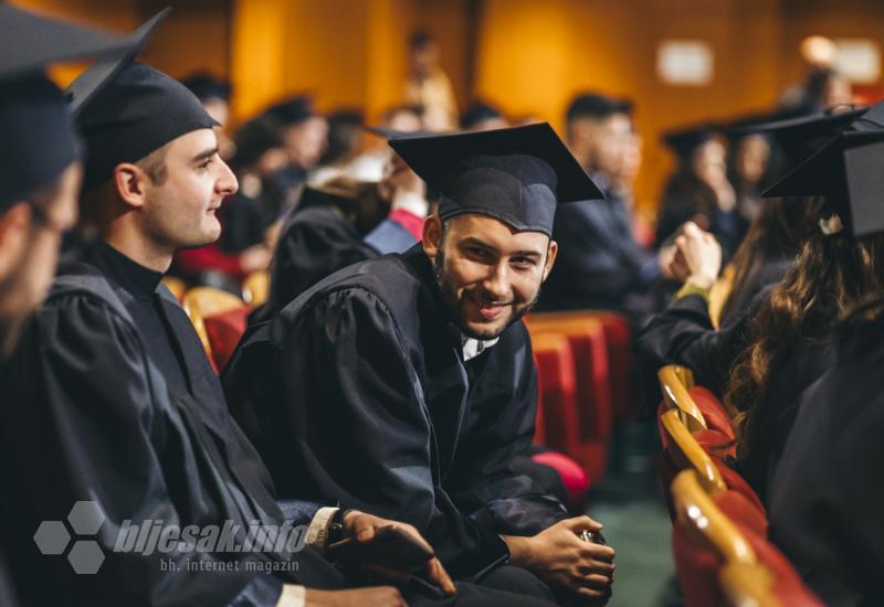 FOTO / VIDEO | Diplome u rukama, inženjeri spremni za tržište rada