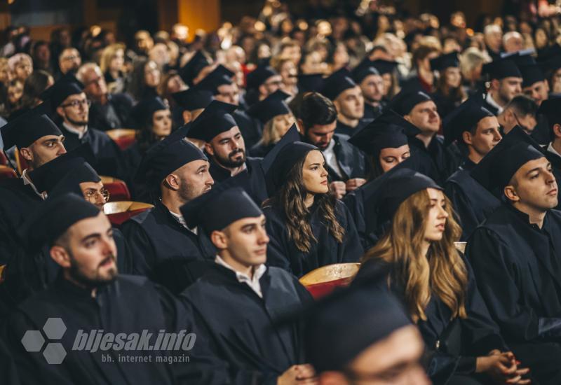 FOTO / VIDEO | Diplome u rukama, inženjeri spremni za tržište rada