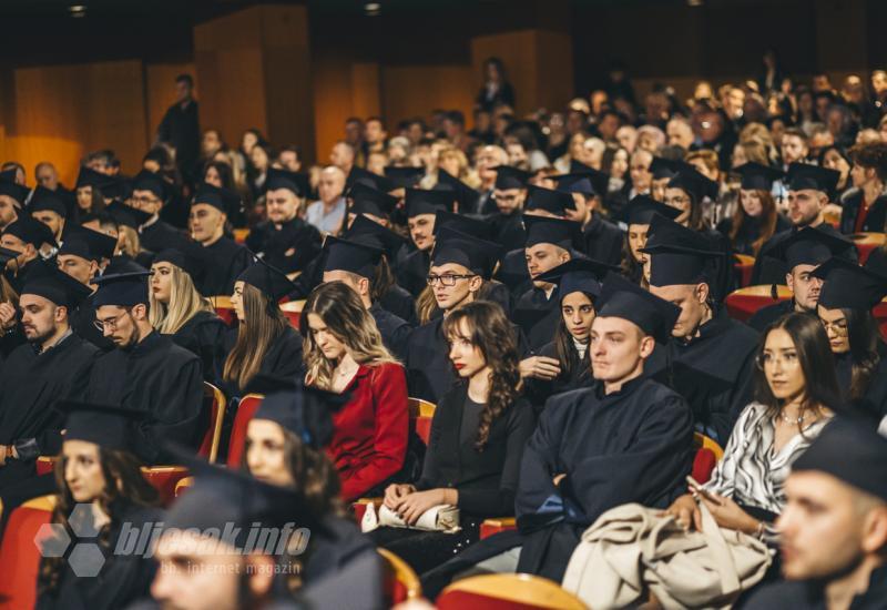 FOTO / VIDEO | Diplome u rukama, inženjeri spremni za tržište rada