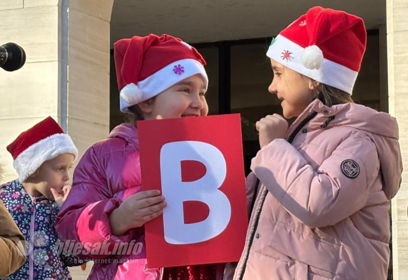 FOTO/VIDEO | Dječji osmijesi obasjali Advent u Mostaru