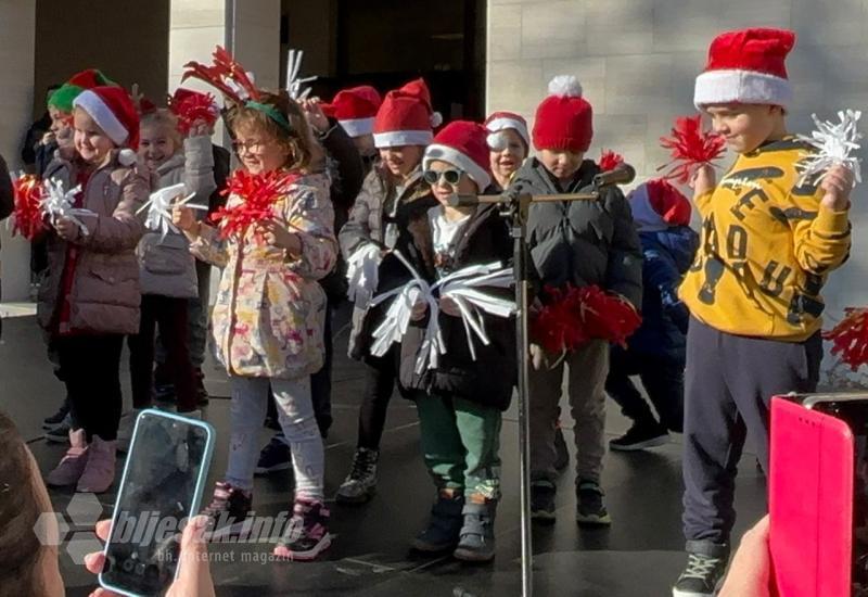 FOTO/VIDEO | Dječji osmijesi obasjali Advent u Mostaru