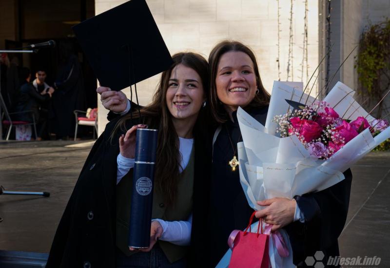 FOTO | Svečana promocija u Kosači: FPMOZ dodijelio diplome svojim diplomantima