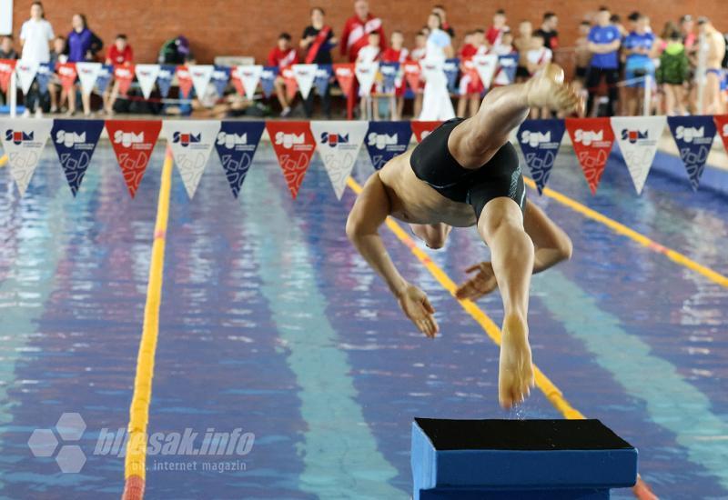 Međunarodno plivačko natjecanje u Mostaru: Zrinjski ugostio 264 plivača - U Mostaru održan 13. Božićni kup: Sportski spektakl na bazenu u Rodoču