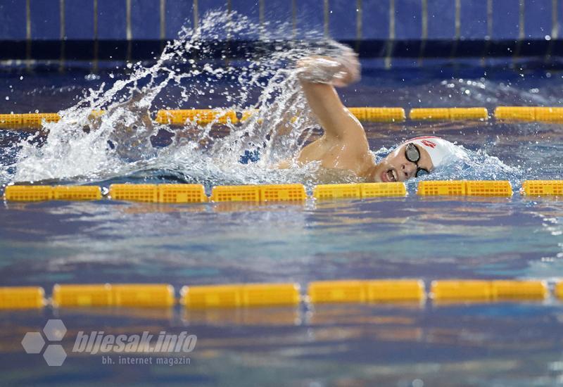 Međunarodno plivačko natjecanje u Mostaru: Zrinjski ugostio 264 plivača - U Mostaru održan 13. Božićni kup: Sportski spektakl na bazenu u Rodoču