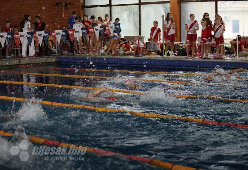 FOTO | U Mostaru 13. Božićni kup: Sportski spektakl na bazenu u Rodoču